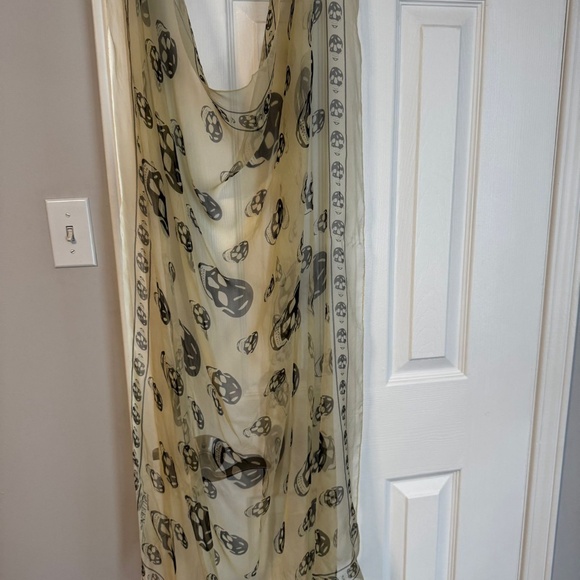 Alexander McQueen Accessories - Alexander McQueen skull scarf